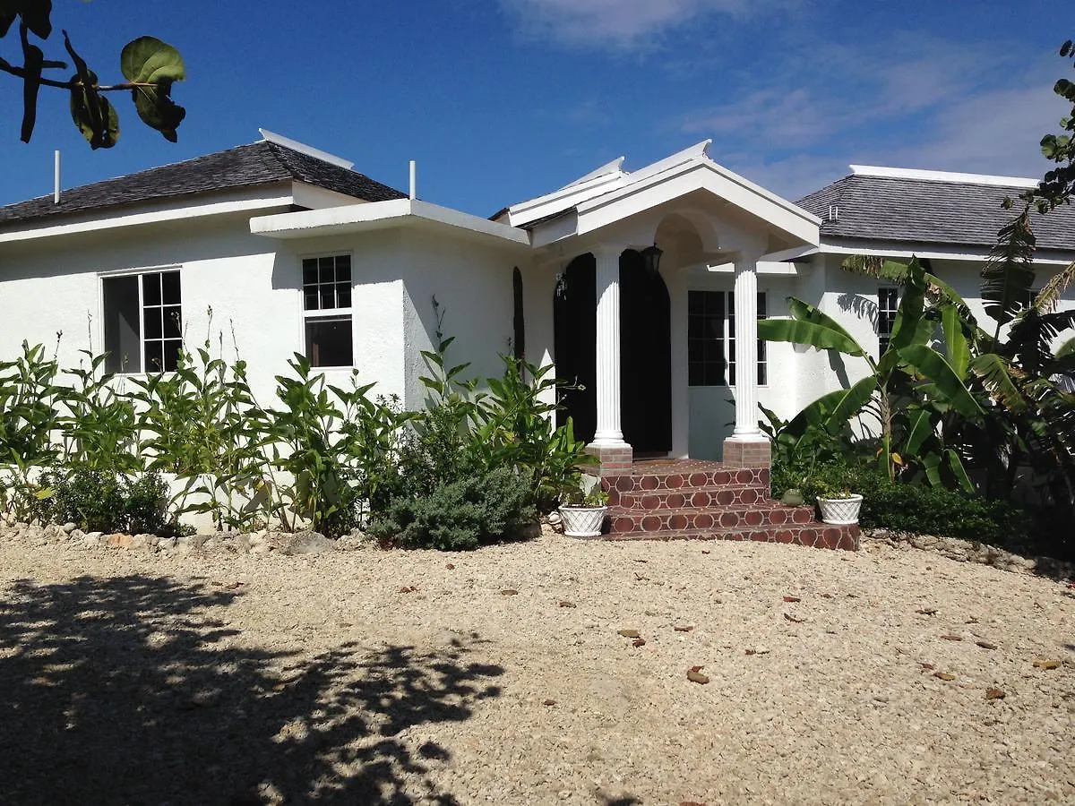 Forever Cottage Robins Bay 3*,